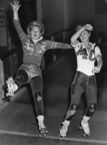 Joan Weston, L, of the Westerners and Cathie Read of the Bombers compete back in mid last century. Roller Derby Hall of Fame photo.
