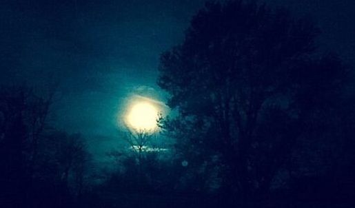 Full moon over Chicago's northern suburbs. 9J Jacobs photo)